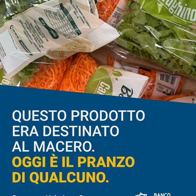 Ogni giorno, tonnellate di cibo rischiano di finire nel nulla. Il nostro lavoro quotidiano si riassume in tre gesti: Recuperiamo la merce…
