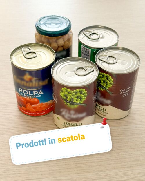 Prodotti in scatola: polpa di pomodoro, piselli e altri legumi